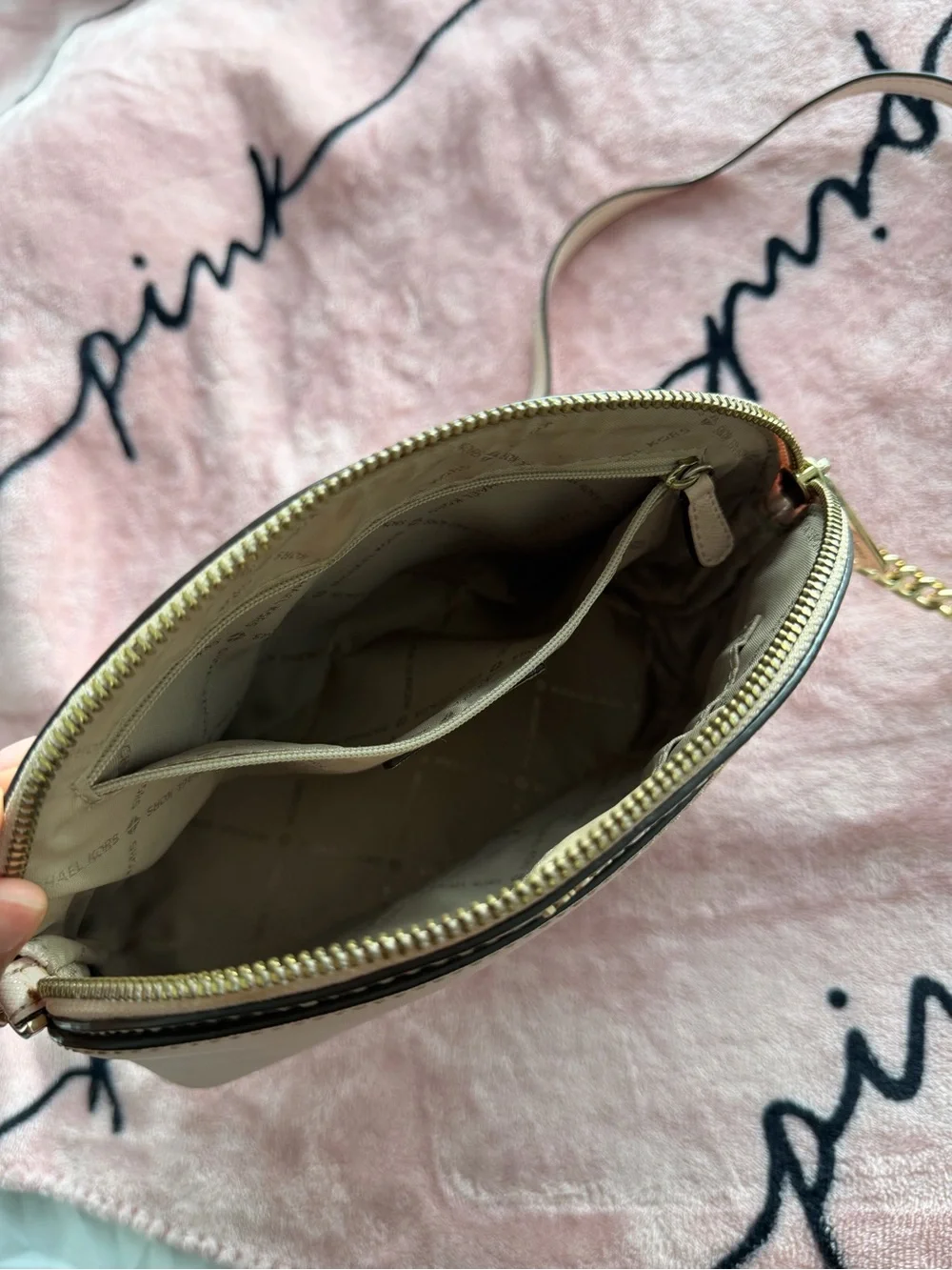 Authentic Michael Kors crossbody bag in a pink Saffiano leather